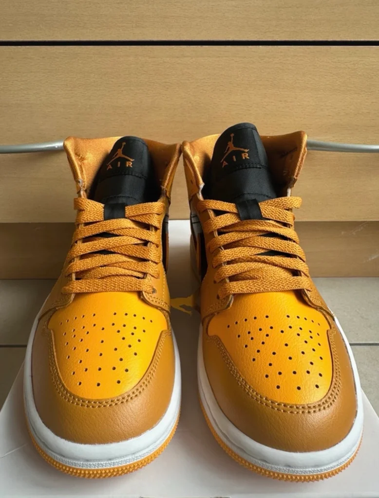 Air Jordan 1 Mid  – photo 2